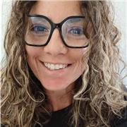 Insegnante bilingue certificata CELTA con oltre 10 anni di esperienza offre lezioni a bambini e adulti, in presenza e online.